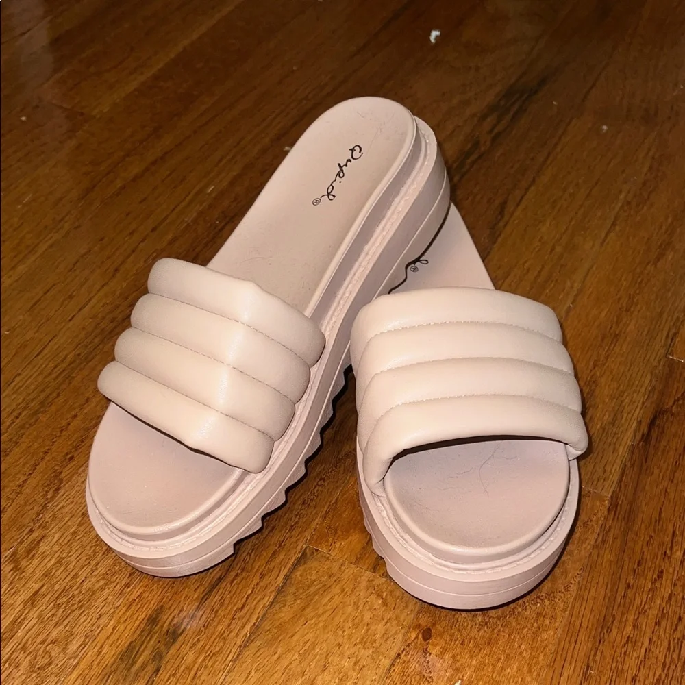 Qupid Baby Pink Platform Sandal Slip On’s Women’s Size 7